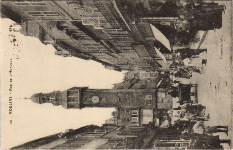 Carte postale ancienne Moulins Rue de l'Horloge France à Moulins