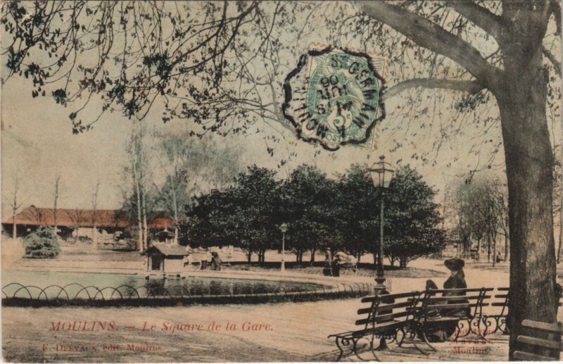 Carte postale ancienne Moulins Le Square de la Gare France à Moulins