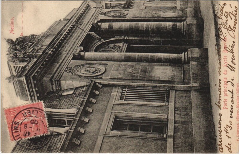 Carte postale ancienne Moulins Porte Principale du Lycee Banville France à Moulins
