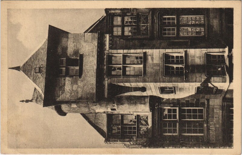 Carte postale ancienne Moulins Maison du Doyenne France à Moulins