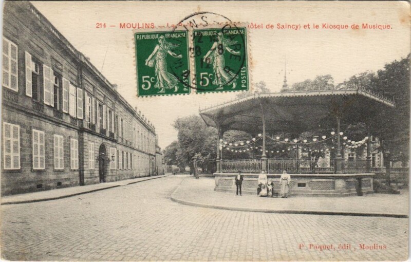 Carte postale ancienne Moulins Kiosque de Musique France à Moulins