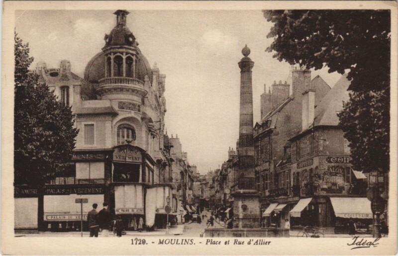 Carte postale ancienne Moulins Place et rue d'Allier France à Moulins