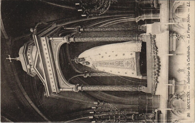 Carte postale ancienne Moulins Interieur de la Cathedrale France à Moulins