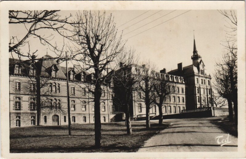 Carte postale ancienne Moulins Le Chateau de Bellevue France à Moulins