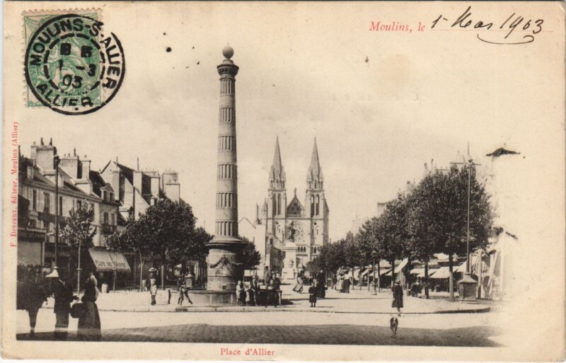 Carte postale ancienne Moulins Place d'Allier France à Moulins