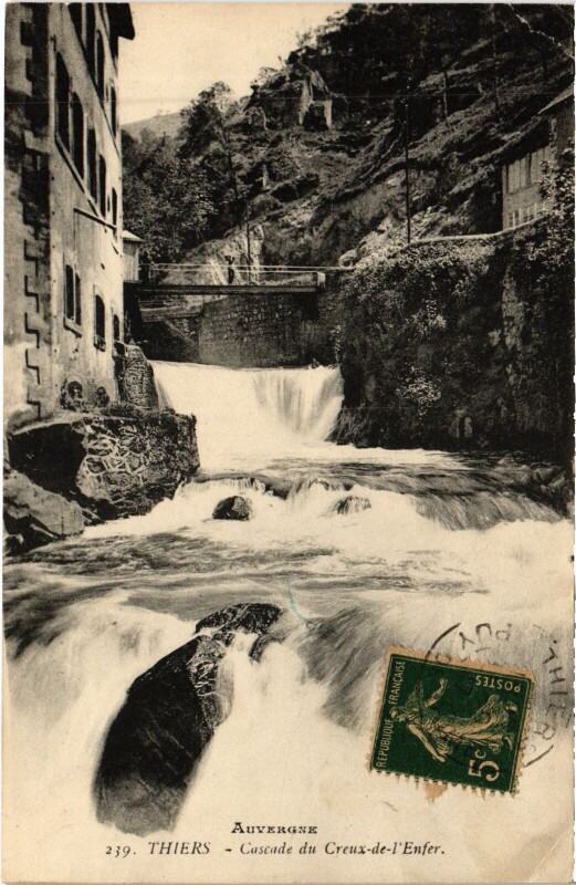 Carte postale ancienne Thiers Cascade du Creux-de-l'Enfer à Thiers