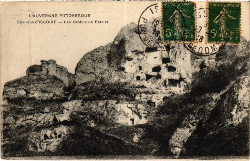 Carte postale ancienne Issoire Environs - Les Grottes de Perrier à Issoire