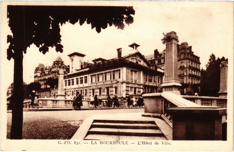 Carte postale ancienne La Bourboule L'Hotel de Ville à La Bourboule