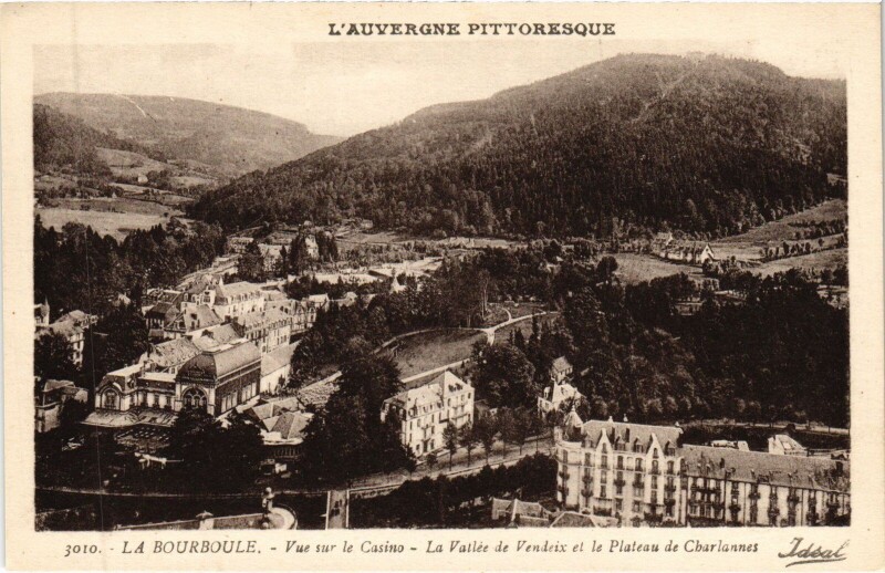 Carte postale ancienne La Bourboule Vue sur le Casino - La Vallee de Vendeix à La Bourboule