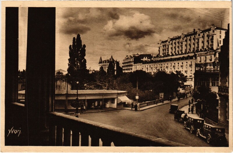 Carte postale ancienne Royat La Place Allard à Royat