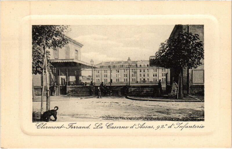 Carte postale ancienne Clermont-Ferrand La Caserne d'Assas - 92. Infanterie à Clermont-Ferrand