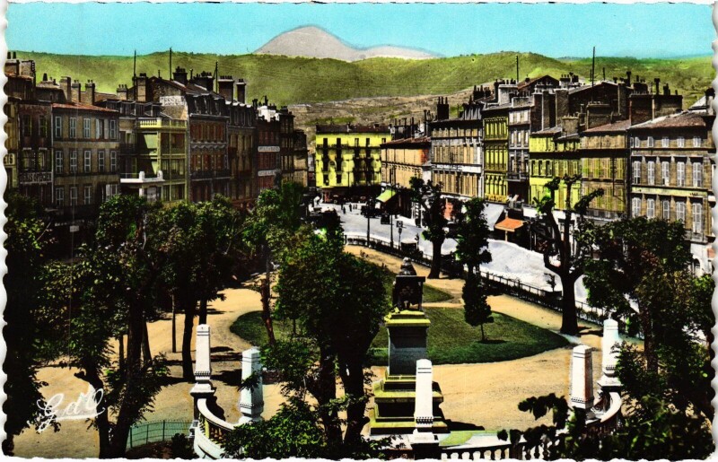 Carte postale ancienne Clermont-Ferrand Panorama sur le Square Blaise-Pascal à Clermont-Ferrand
