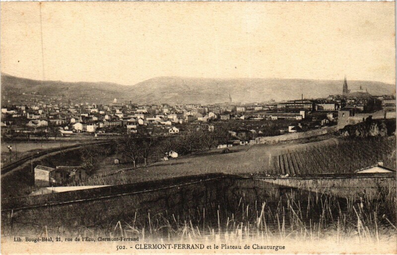 Carte postale ancienne Clermont-Ferrand et le Plateau de Chauturgue à Clermont-Ferrand