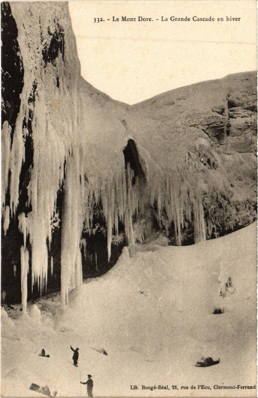 Carte postale ancienne Le Mont-Dore La Grande Cascade en Hiver à Mont-Dore
