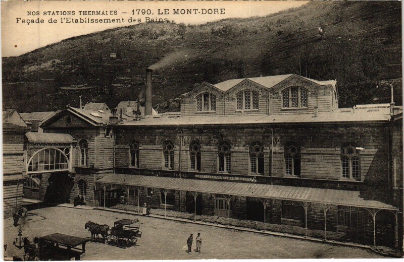 Carte postale ancienne Le Mont-Dore Facade de l'Etablissement des Bains à Mont-Dore