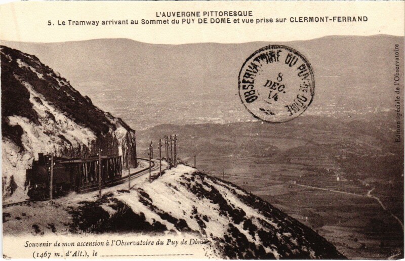 Carte postale ancienne Le Tramway Arrivant au Sommet du Puy de Dome