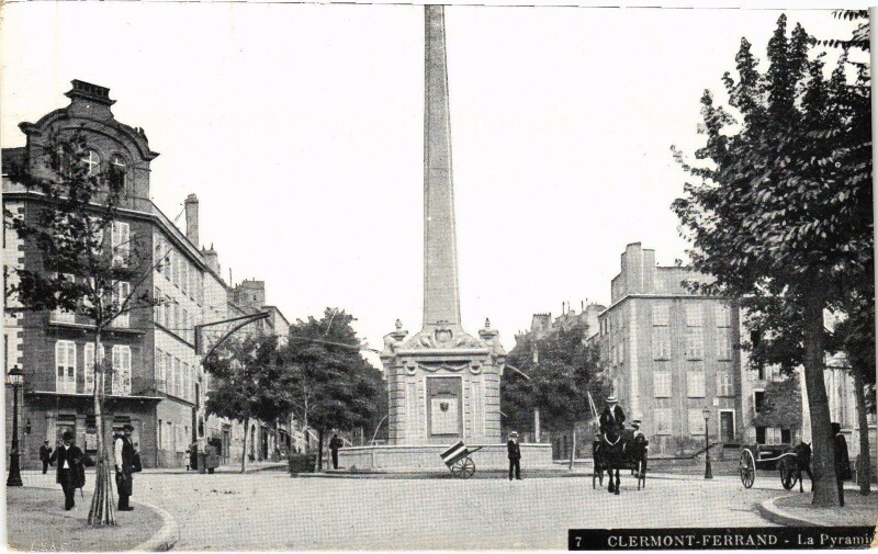 Carte postale ancienne Clermont-Ferrand La Pyramide à Clermont-Ferrand
