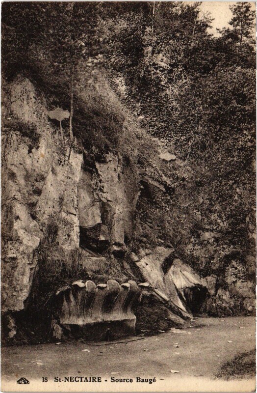 Carte postale ancienne Saint-Nectaire Source Bauge à Saint-Nectaire