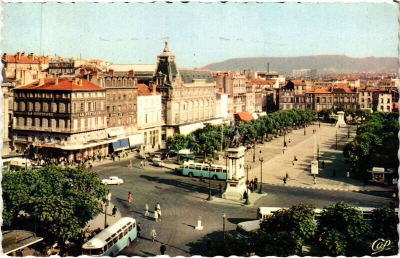 Carte postale ancienne Clermont-Ferrand Place de Jaude à Clermont-Ferrand