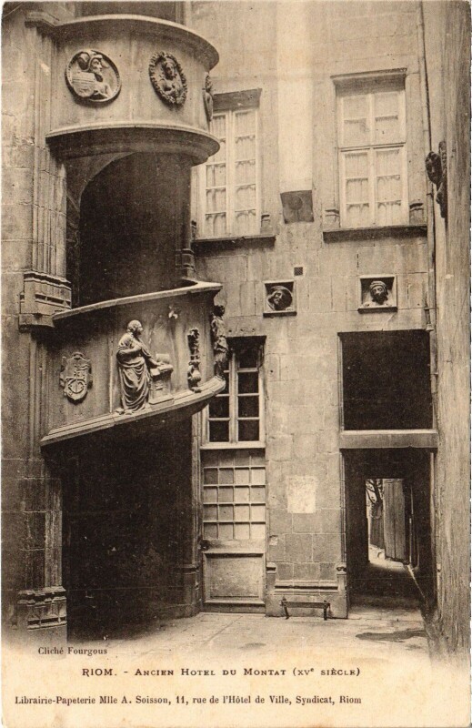 Carte postale ancienne Riom Ancien Hotel du Montat