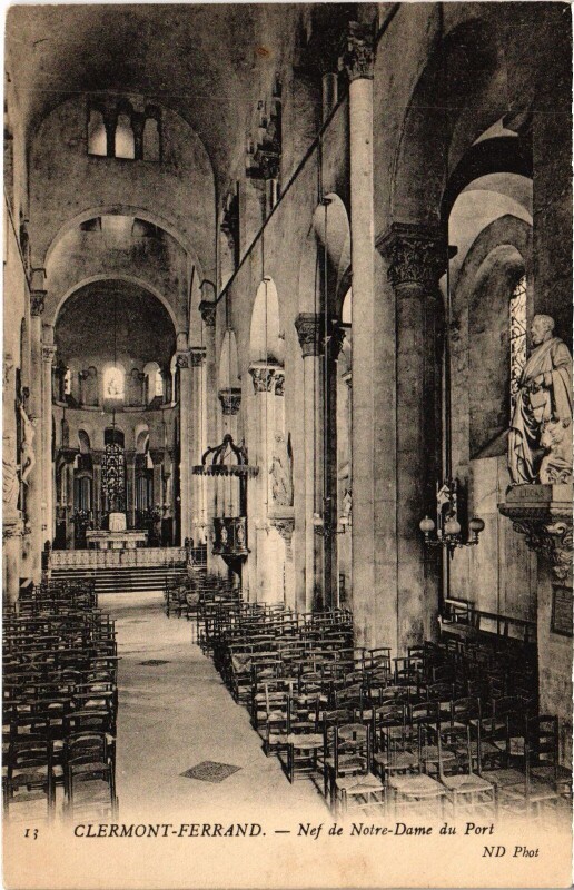 Carte postale ancienne Clermont-Ferrand Nef de Notre-Dame du Port à Clermont-Ferrand