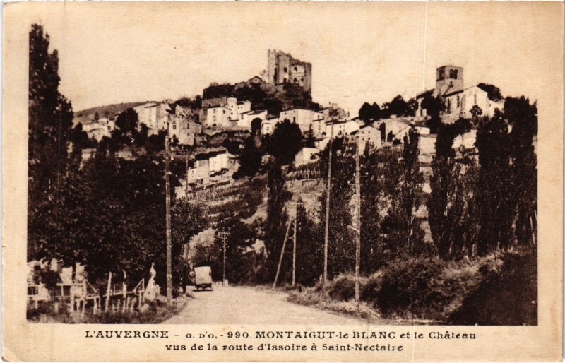 Carte postale ancienne Montaigut-le-Blanc et le Chateau à Montaigut