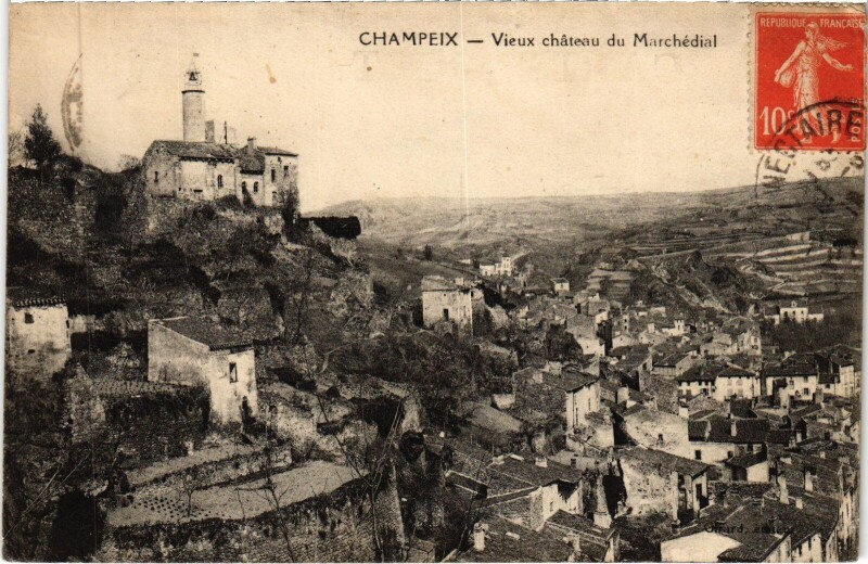 Carte postale ancienne Champeix Vieux Chateau du Marchedial à Champeix