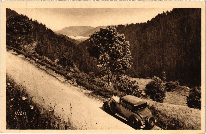 Carte postale ancienne Le Mont-Dore Env. - Le Lac Chambon - Vu de la Route du Mont Dore à Mont-Dore