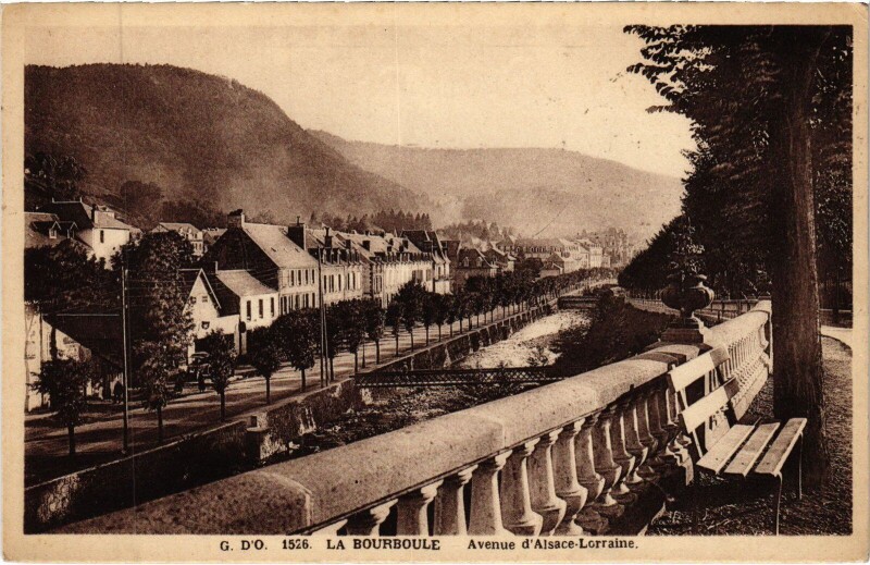 Carte postale ancienne La Bourboule Avenue d'Alsace-Lorraine à La Bourboule
