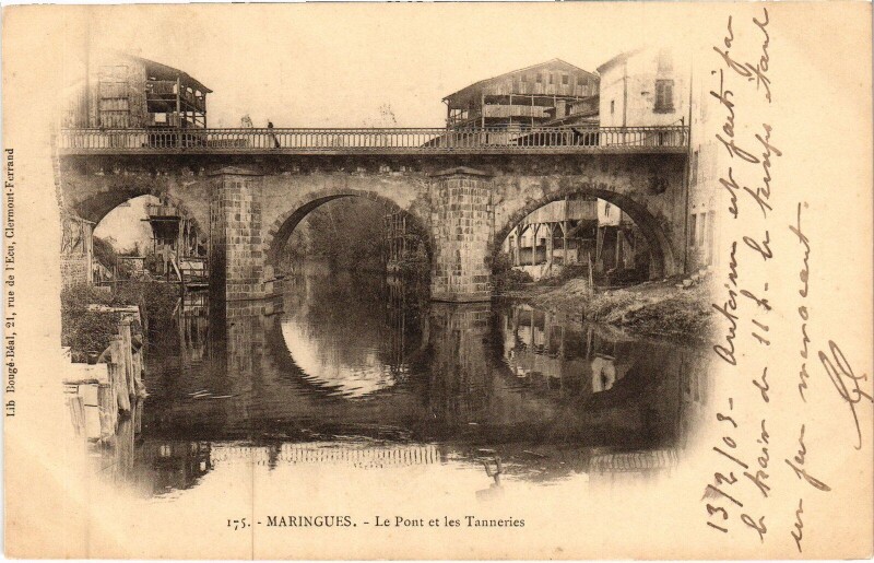 Carte postale ancienne Maringues Le Pont et les Tanneries à Maringues