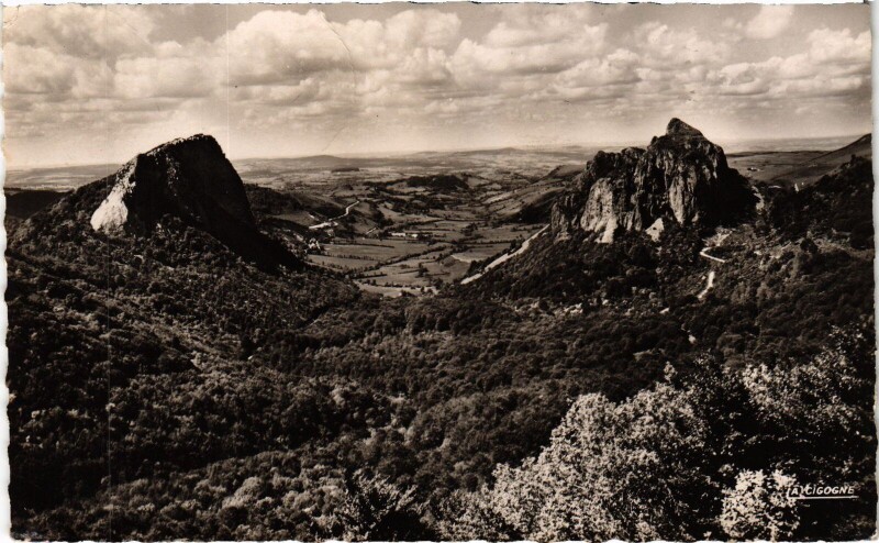 Carte postale ancienne Le Mont-Dore Env. - Roches Tuiliere et Sanadoire à Mont-Dore