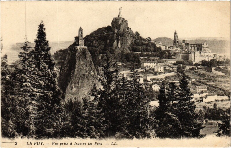 Carte postale ancienne Le Puy - Vue prise a Travers les Pins