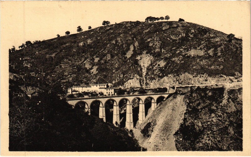 Carte postale ancienne Thiers Le Viaduc du Grand Tournant à Thiers