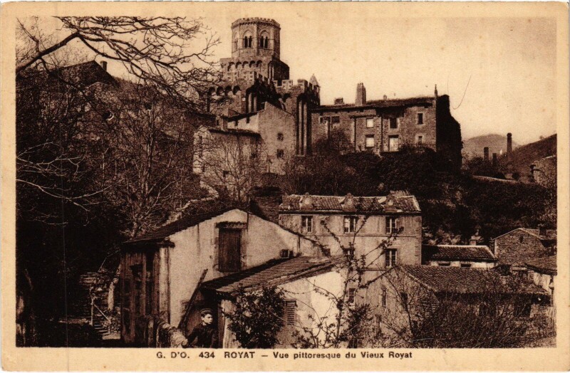 Carte postale ancienne Royat Vue Pittoresque du Vieux Royat à Royat