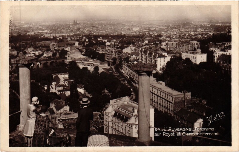 Carte postale ancienne Royat Clermont-Ferrand - Panorama à Clermont-Ferrand