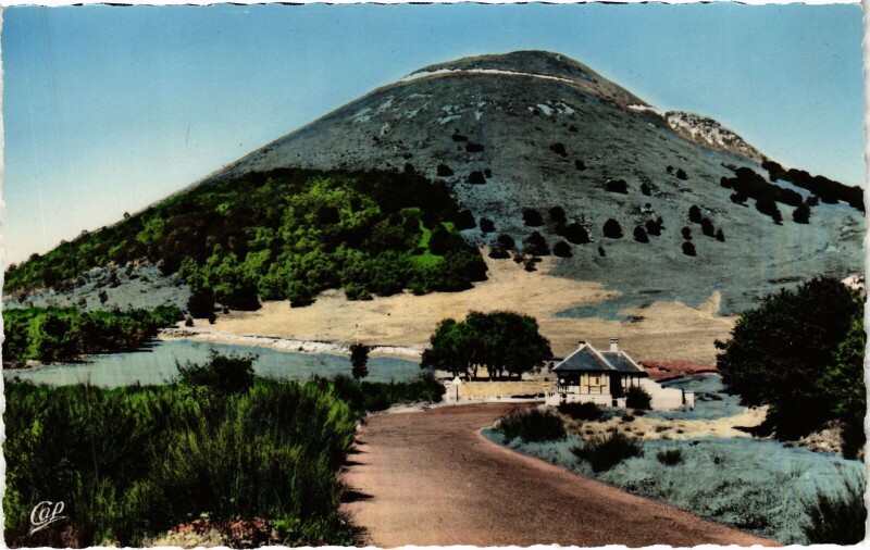 Carte postale ancienne Le Puy de Dome vu du Peage