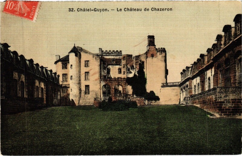 Carte postale ancienne Chatel-Guyon Le Chateau de Chazeron