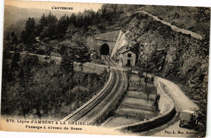 Carte postale ancienne L'Auvergne - Ligne d'Ambert a la Chaise-Dieu - Passage a niveau... à Ambert