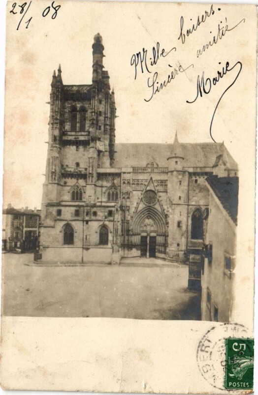 Carte postale ancienne L'Auvergne - L'Eglise