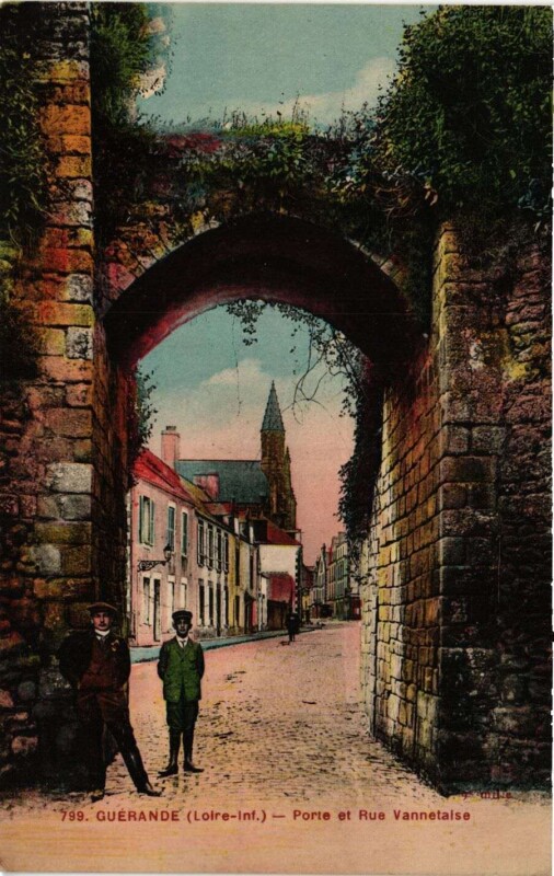Carte postale ancienne Guerande - Porte et Rue Vannetaise à Guérande