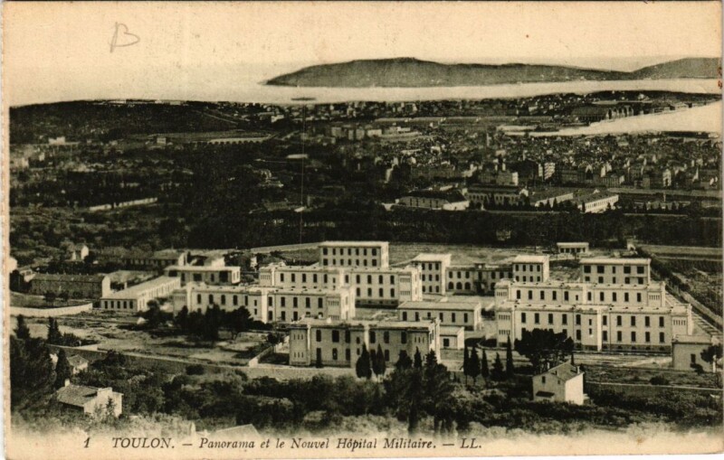 Carte postale ancienne Toulon Panorama et le Nouvel Hopital Militaire à Toulon