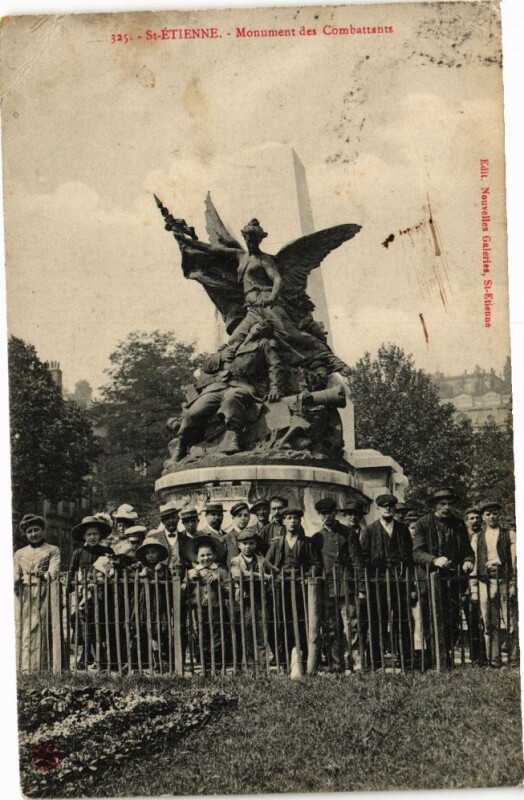Carte postale ancienne Saint-Etienne-Monument des Combattants