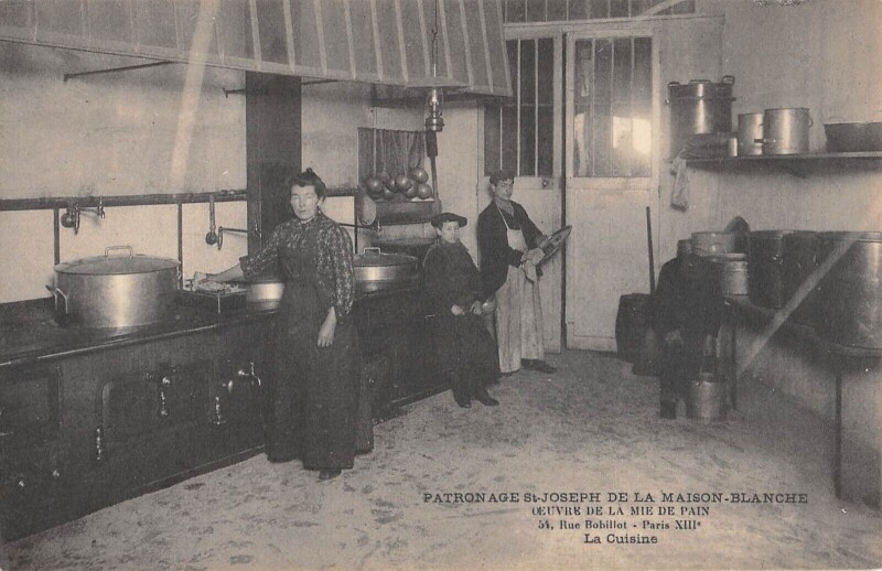 Carte postale ancienne Patronage Saint-Joseph de la Maison-Blanche - Oeuvre de la Mie de Pain - Rue Bobillot - La Cuisine à Paris 13e