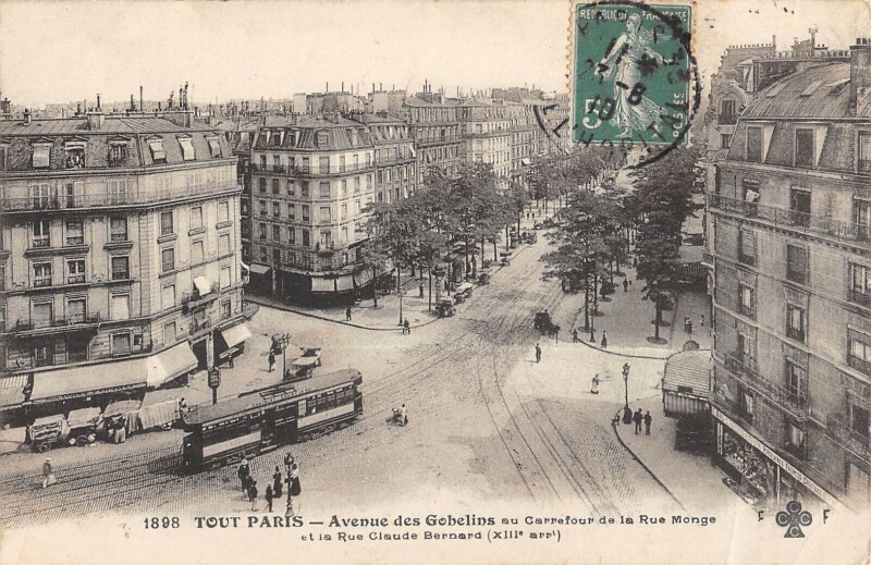 Carte postale ancienne Avenue des Gobelins au Carrefour de la Rue Monge et la Rue Claude Bernard à Paris 5e
