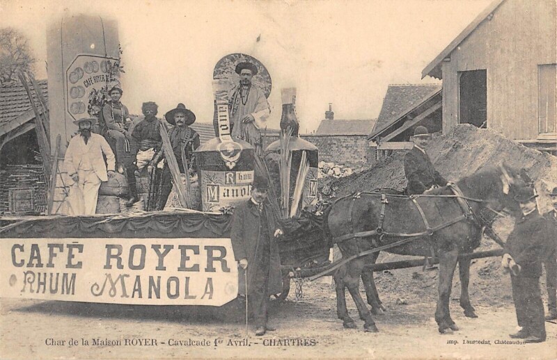 Carte postale ancienne Chartres Char De La Maison Royer Cavalcade 1ER Avril Chartres - Cafe Roye à Chartres