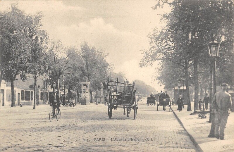 Carte postale ancienne Paris - Paris 13e - Avenue D'Italie à Paris 13e