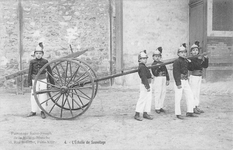 Carte postale ancienne Paris - Paris 13e - Rue Bobillot Patronage Saint-Joseph Maison Blanche / à Paris 13e