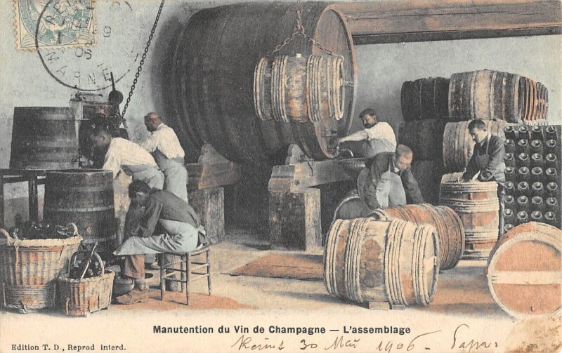 Carte postale ancienne Manutention Du Vin De Champagne L'Assemblage / Metier De La Vigne / Vin