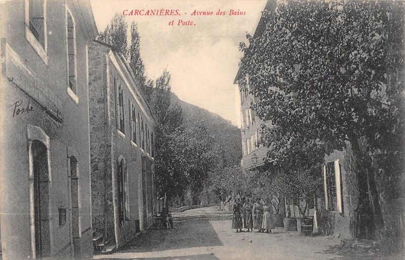 Carte postale ancienne Carcanieres Avenue Des Bains Et Poste