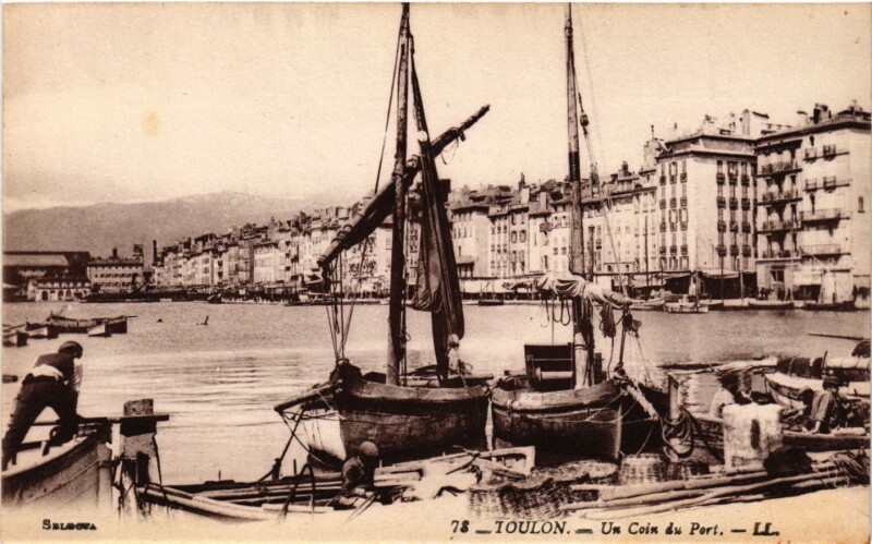 Carte postale ancienne Toulon - Un coin du Port à Toulon